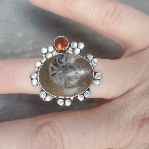 New Ammonite Fossil and Garnet 925 Silver Ring. - Picture 13 of 15